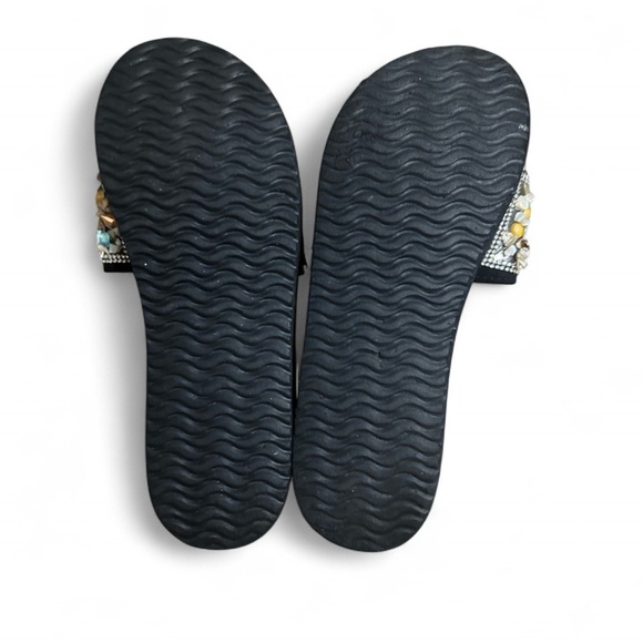 Elegant Embellished Black Sandals - Picture 2 of 4